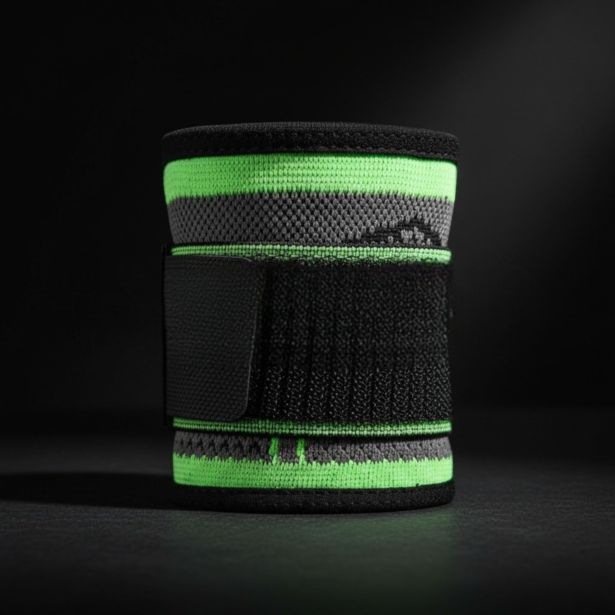 Enhance comfort and support during workouts with these adjustable wrist support braces. Ideal for weight training, fitness routines, and daily activities requiring extra wrist stability.